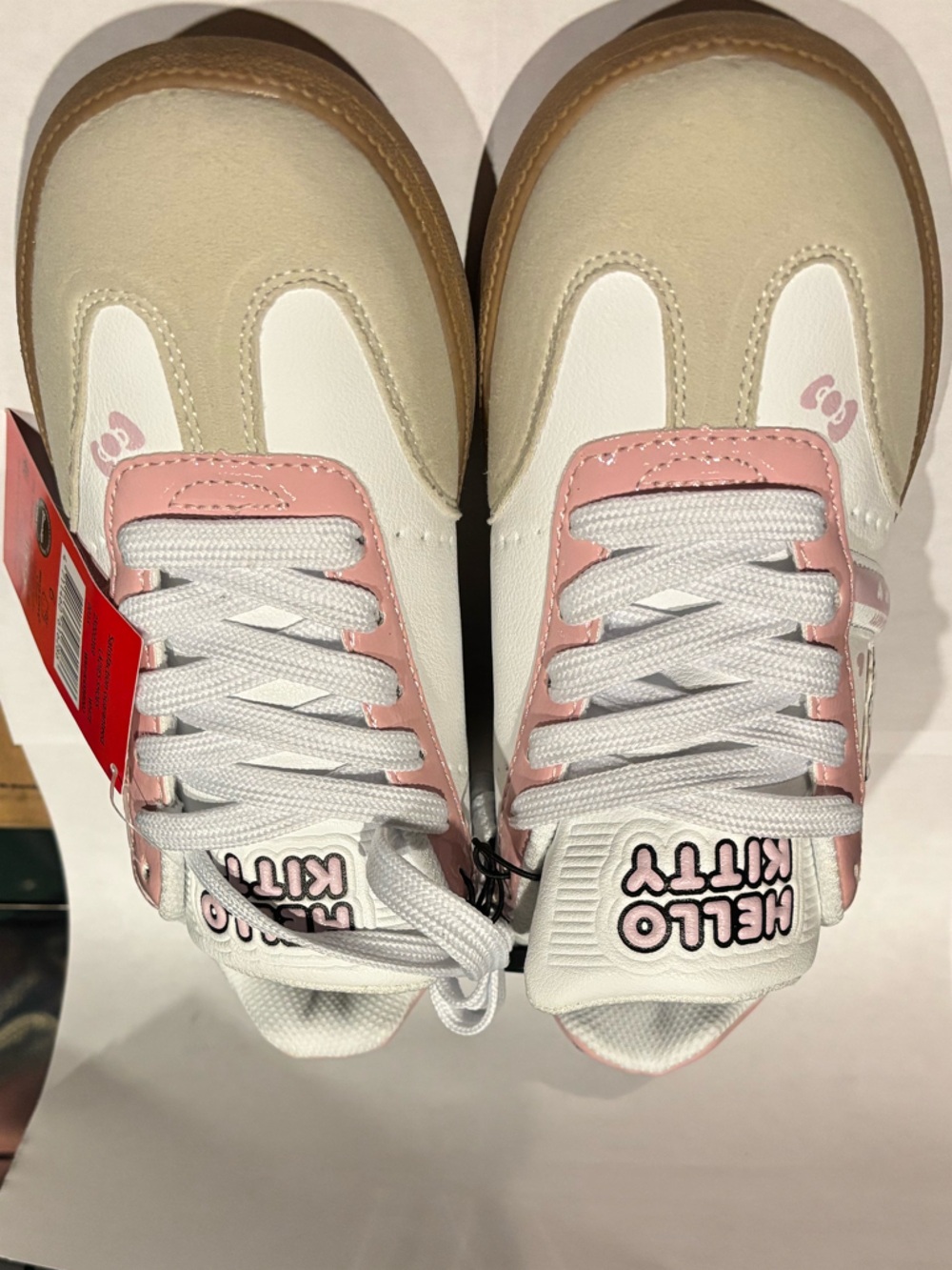 Hello Kitty Women White, Pink & Tan Low-Top Sneakers Sz 6 - Picture 2 of 3